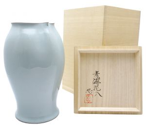 青磁花入