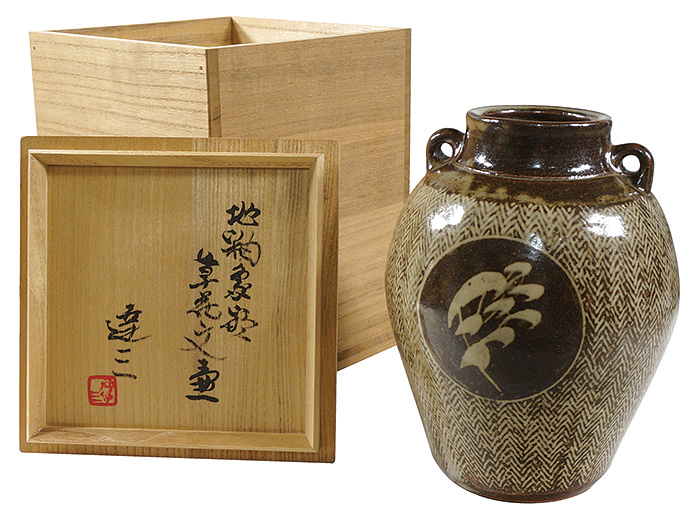 Shimaoka Tatsuzo “地釉象篏草花文壷”