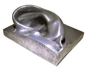 Miki Tomio / EAR