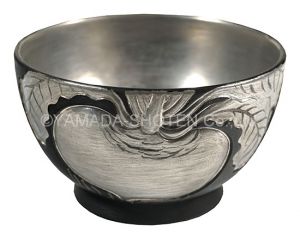Bowl with turnip design